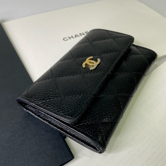 🔥SOLD🔥 CHANEL Caviar Quilted Flap Card Holder - Picture 6 of 8